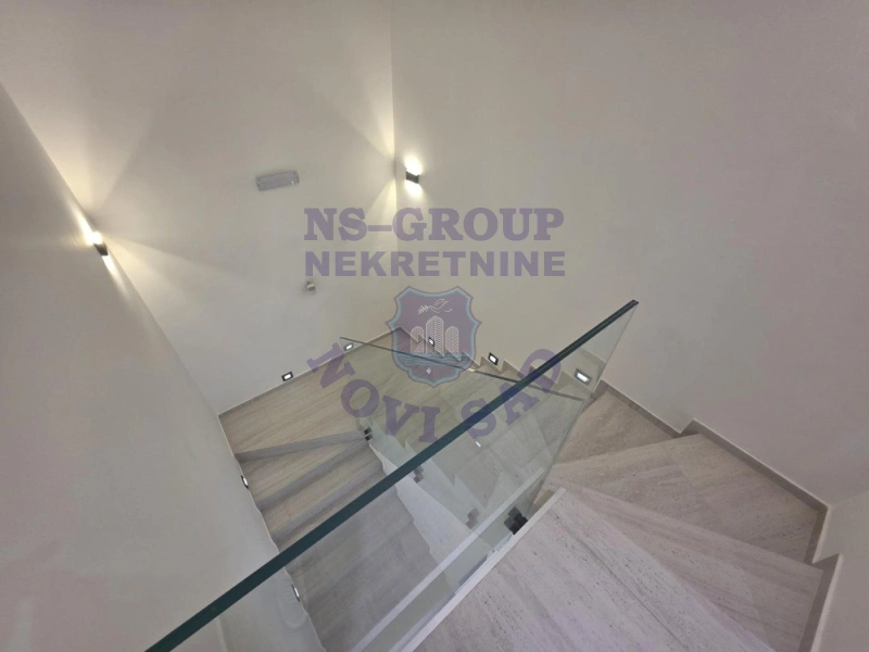 stan na prodaju Novi Sad 368m2 574192