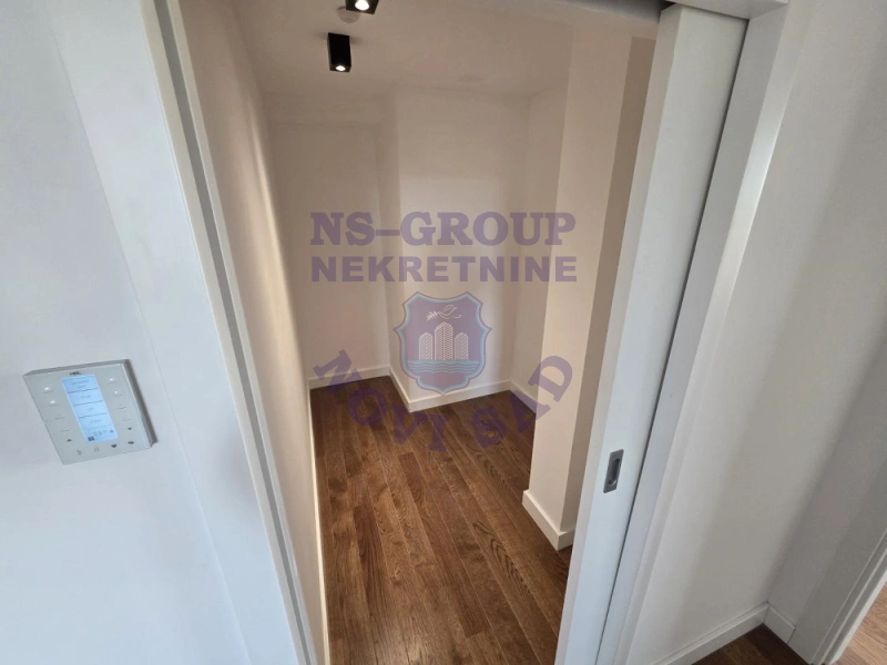 stan na prodaju Novi Sad 430m2 574195