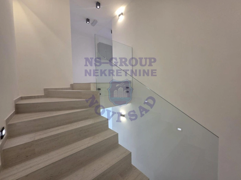 stan na prodaju Novi Sad 368m2 574192