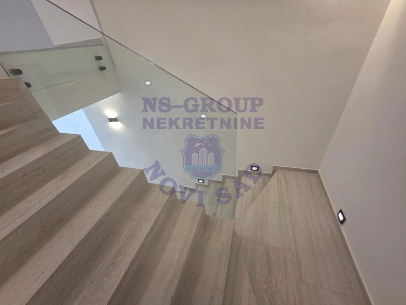 stan na prodaju Novi Sad 368m2 574192