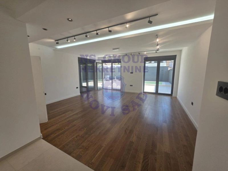 stan na prodaju Novi Sad 368m2 574192