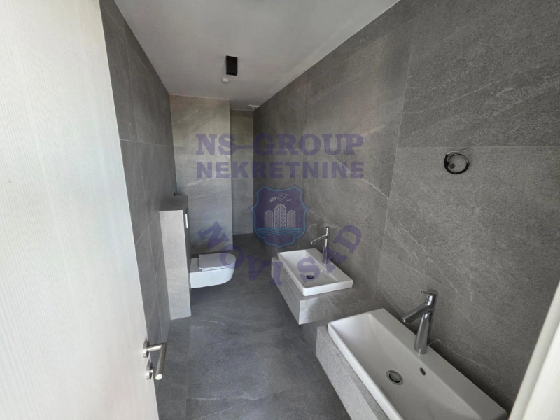 stan na prodaju Novi Sad 430m2 574195