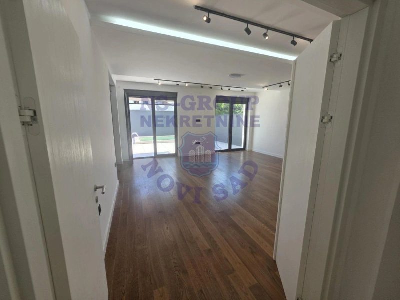 stan na prodaju Novi Sad 368m2 574192