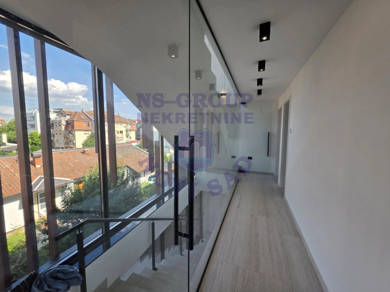 stan na prodaju Novi Sad 430m2 574195