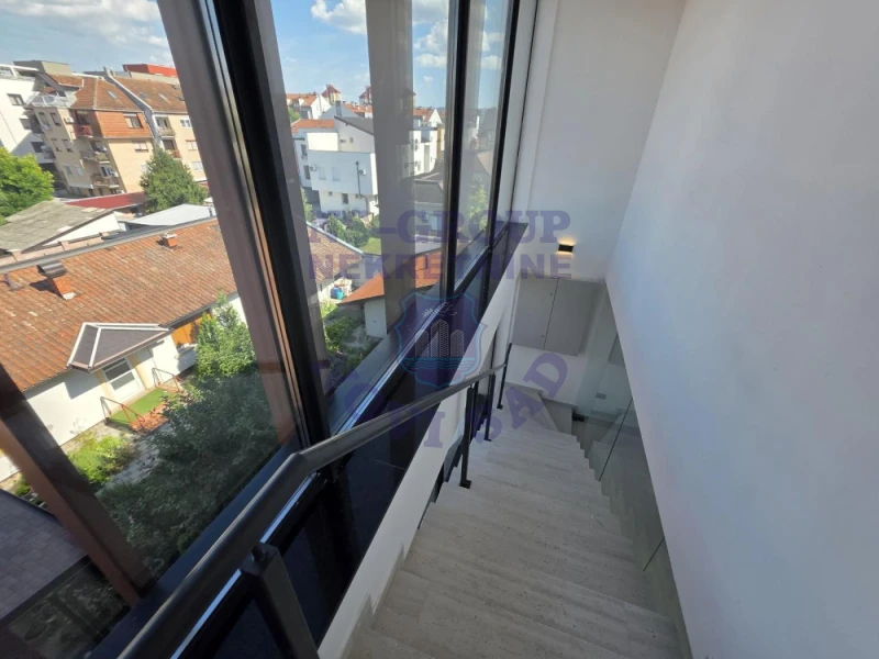 stan na prodaju Novi Sad 430m2 574195