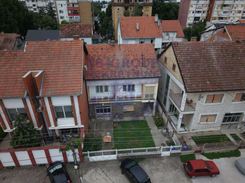 kuca na prodaju Petrovaradin 230m2 573896