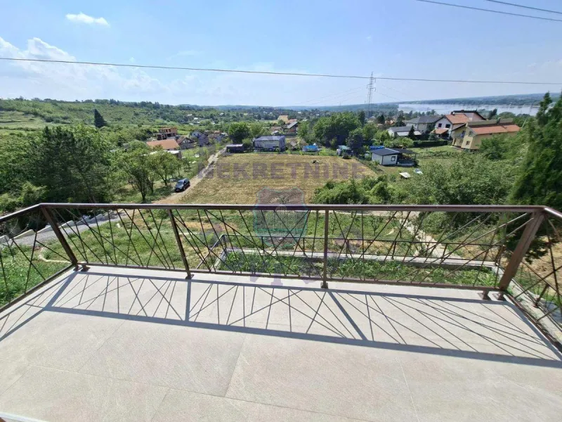 kuca na prodaju Sremska Kamenica 33m2 572848