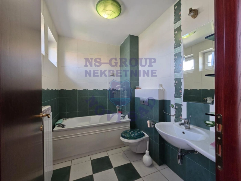 Kuća na prodaju Novi Sad 222m2, 574225