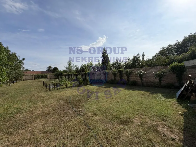 plac na prodaju Čenej 696m2 575062