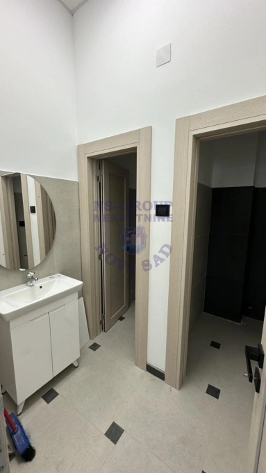 lokal za izdavanje Novi Sad 355m2 16983
