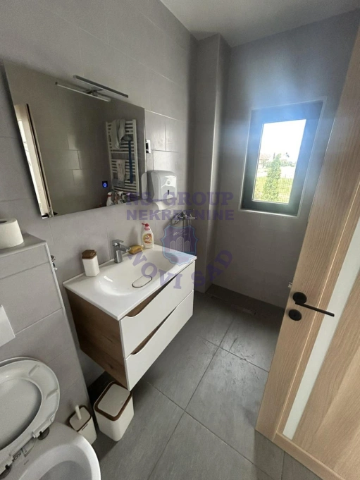 Lokal na prodaju Novi Sad 300m2, 575390