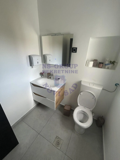 Lokal na prodaju Novi Sad 300m2, 575390