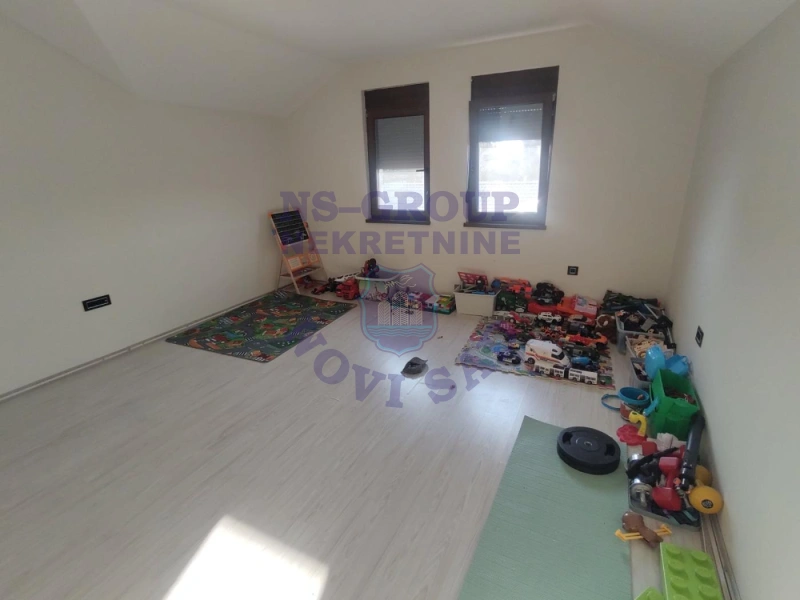 kuca na prodaju Bački Jarak 203m2 575656