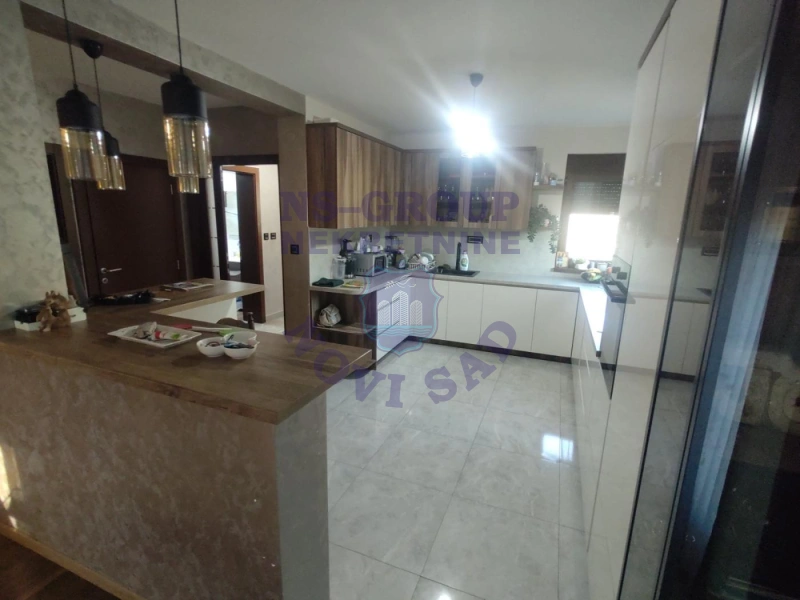 kuca na prodaju Bački Jarak 203m2 575656