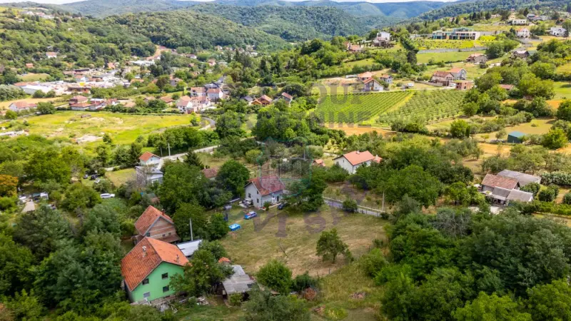 Plac na prodaju Sremska Kamenica 800m2, 574185