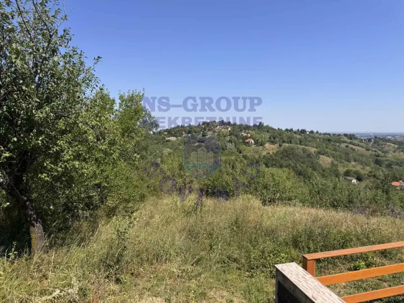 Plac na prodaju Ledinci 1323m2, 575570