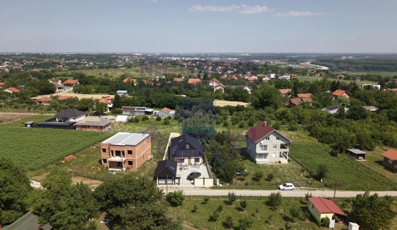 kuca na prodaju Petrovaradin, 165m2 573464