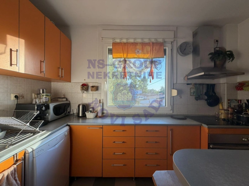 stan na prodaju Novi Sad, 79m2 576000