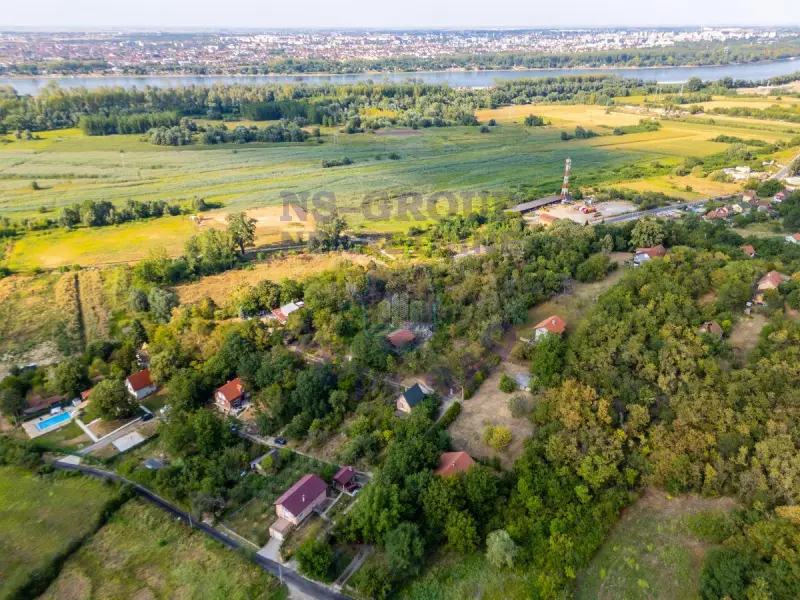 Plac na prodaju Ledinci 1003m2, 575429