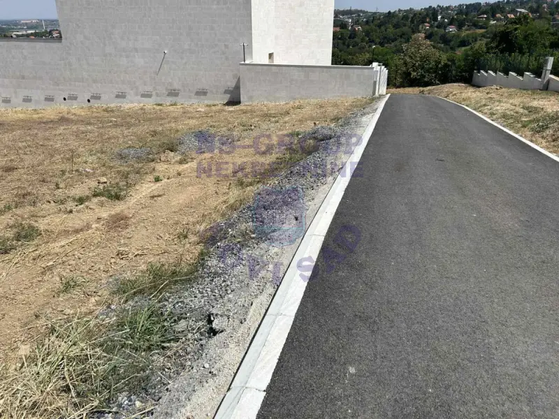 Plac na prodaju Sremska Kamenica 841m2, 576267