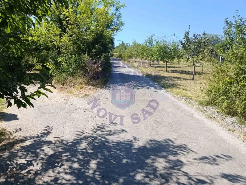 Plac na prodaju Ledinci 1289m2, 575567