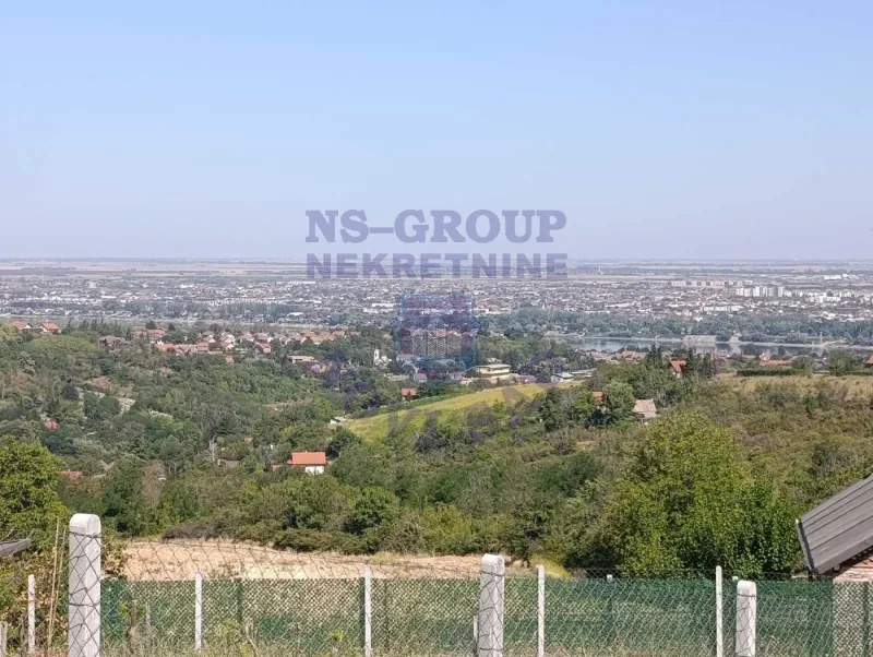 Plac na prodaju Ledinci 1323m2, 575570