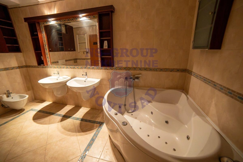 Stan na prodaju Novi Sad 154m2, 576363