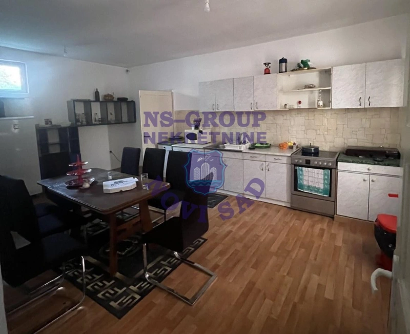 Kuća na prodaju Kać 450m2, 576880
