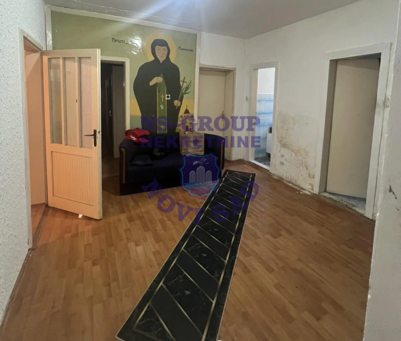 Kuća na prodaju Kać 450m2, 576880