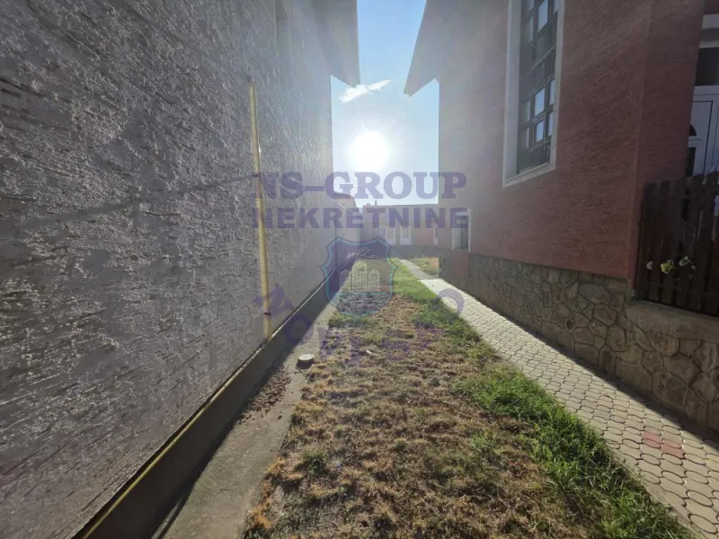 Kuća na prodaju Kać 326m2, 576918