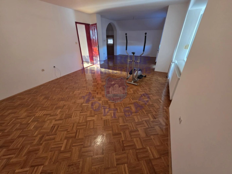 Kuća na prodaju Kać 326m2, 576918