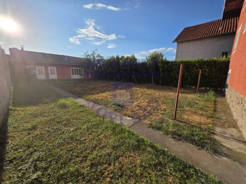 Kuća na prodaju Kać 326m2, 576918