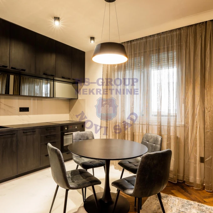 Stan na prodaju Petrovaradin 100m2, 17287