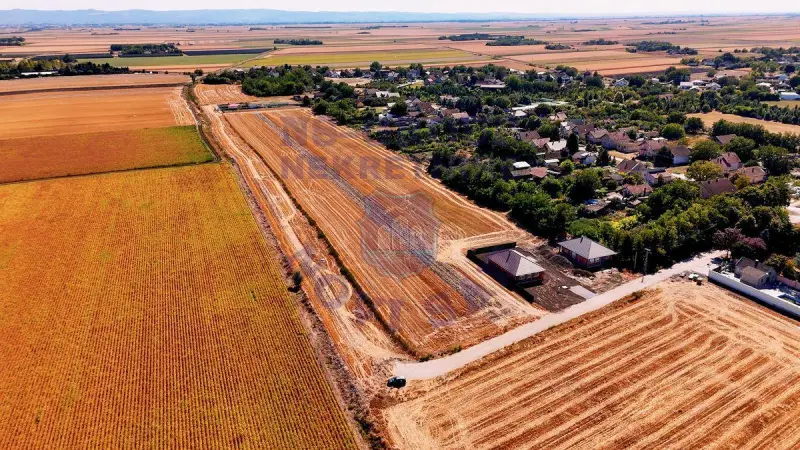 Plac na prodaju Čenej 989m2, 576705