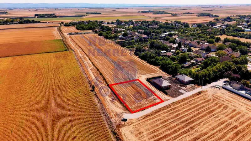 plac na prodaju Čenej, 989m2 576705