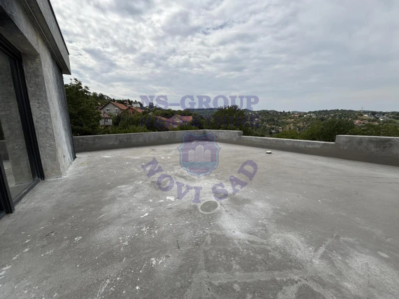 Kuća na prodaju Sremska Kamenica 320m2, 576752