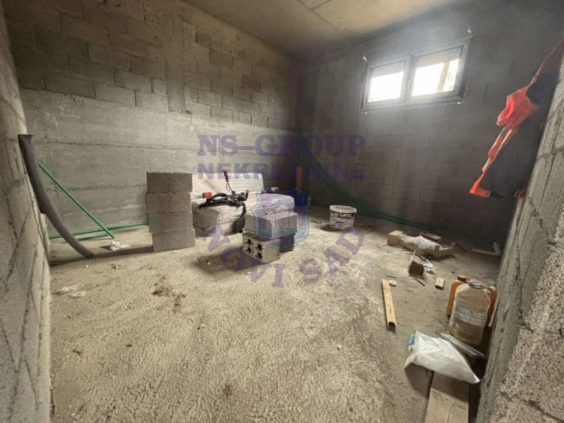 Kuća na prodaju Sremska Kamenica 320m2, 576752