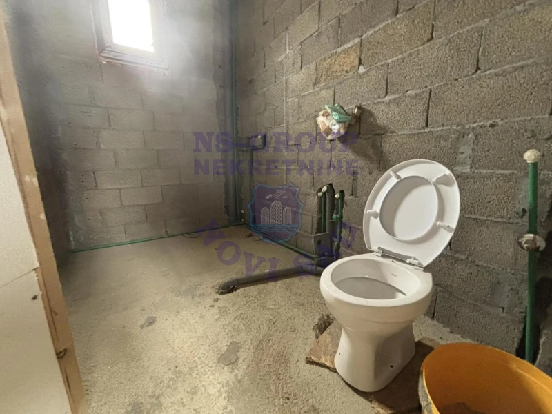 Kuća na prodaju Sremska Kamenica 320m2, 576752