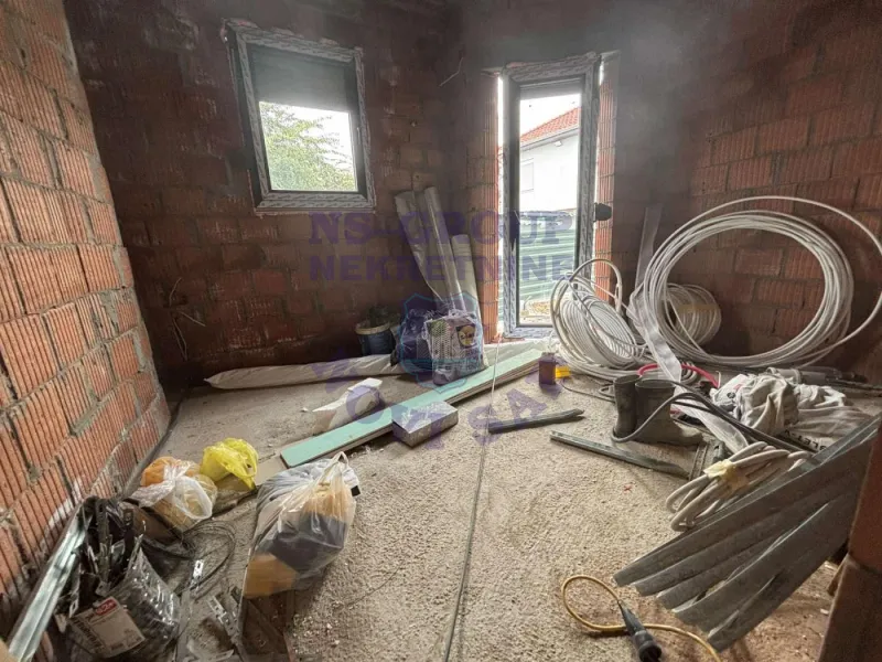 Kuća na prodaju Sremska Kamenica 320m2, 576752