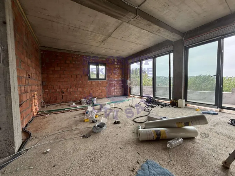 Kuća na prodaju Sremska Kamenica 320m2, 576752