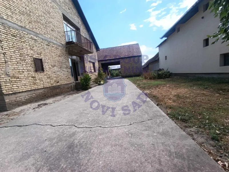 Kuća na prodaju Bački Petrovac 282m2, 577081