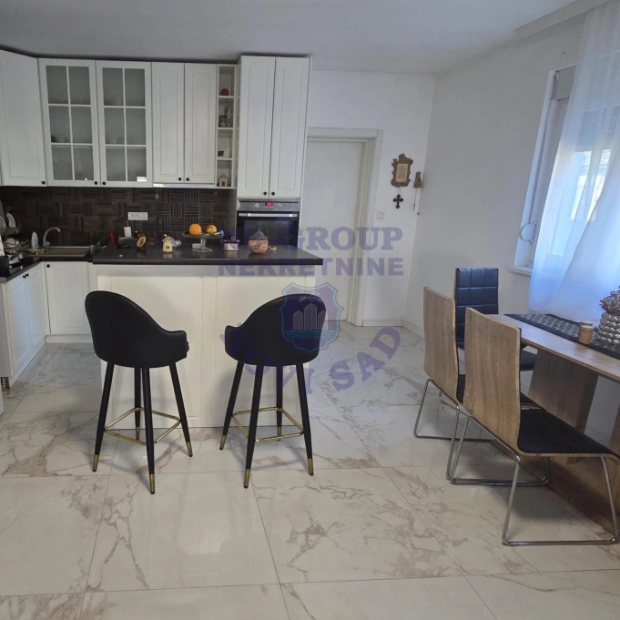 Kuća na prodaju Novi Sad 196m2, 17352