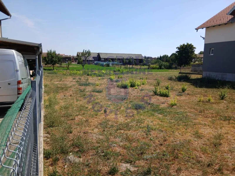 Plac na prodaju Kać 685m2, 577164