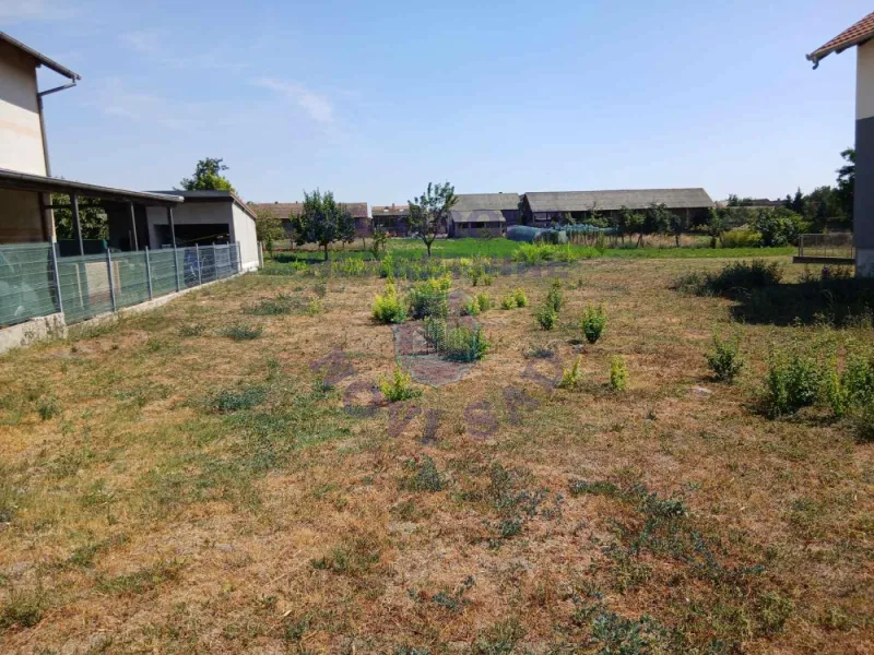 Plac na prodaju Kać 685m2, 577164