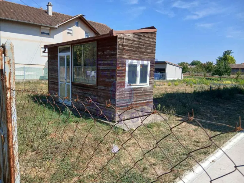 Plac na prodaju Kać 685m2, 577164