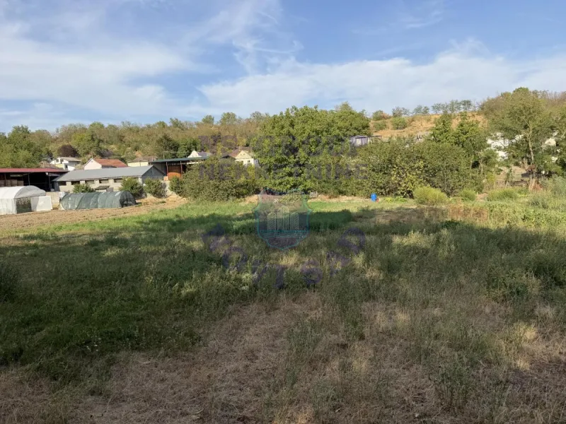 Plac na prodaju Krušedol 824m2, 577176