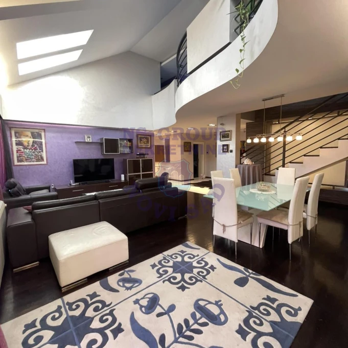 Stan na prodaju Novi Sad 310m2, 17363