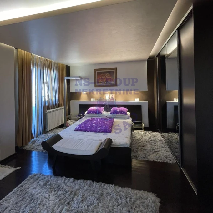 Stan na prodaju Novi Sad 310m2, 17363