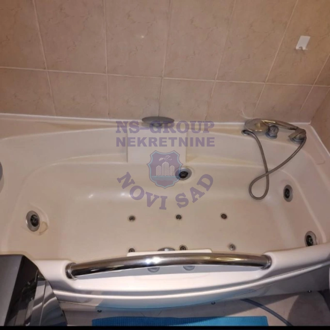 Stan na prodaju Novi Sad 81m2, 17373