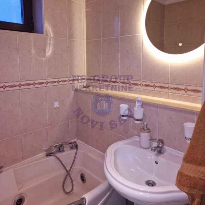 Stan na prodaju Novi Sad 81m2, 17373